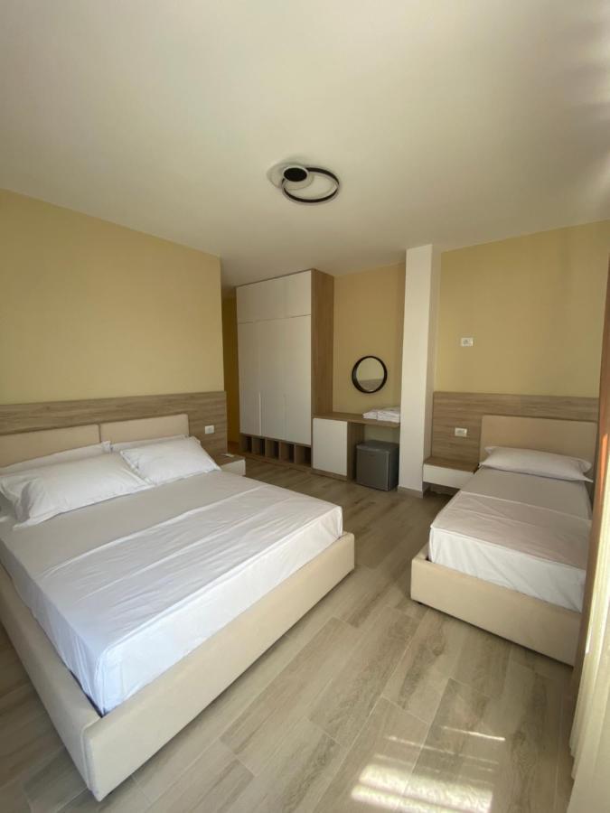 Helena Hotel Shëngjin Kültér fotó