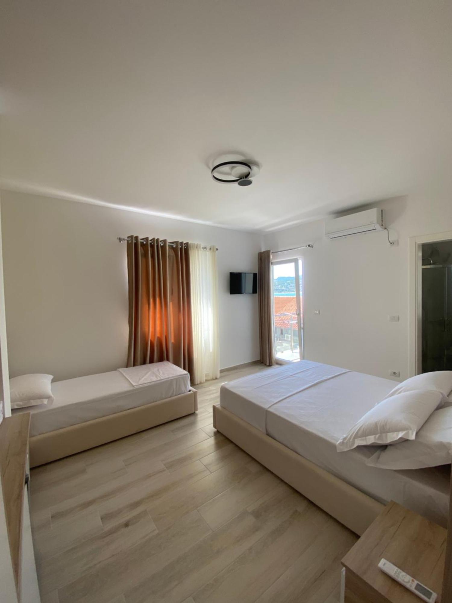 Helena Hotel Shëngjin Kültér fotó