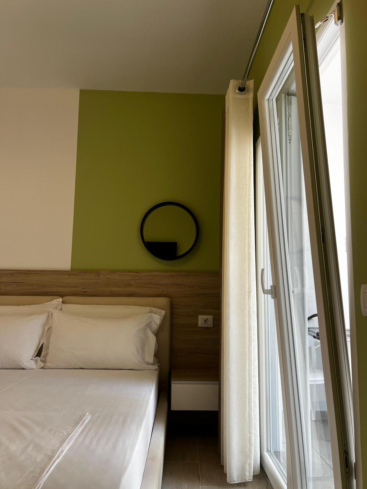 Helena Hotel Shëngjin Kültér fotó