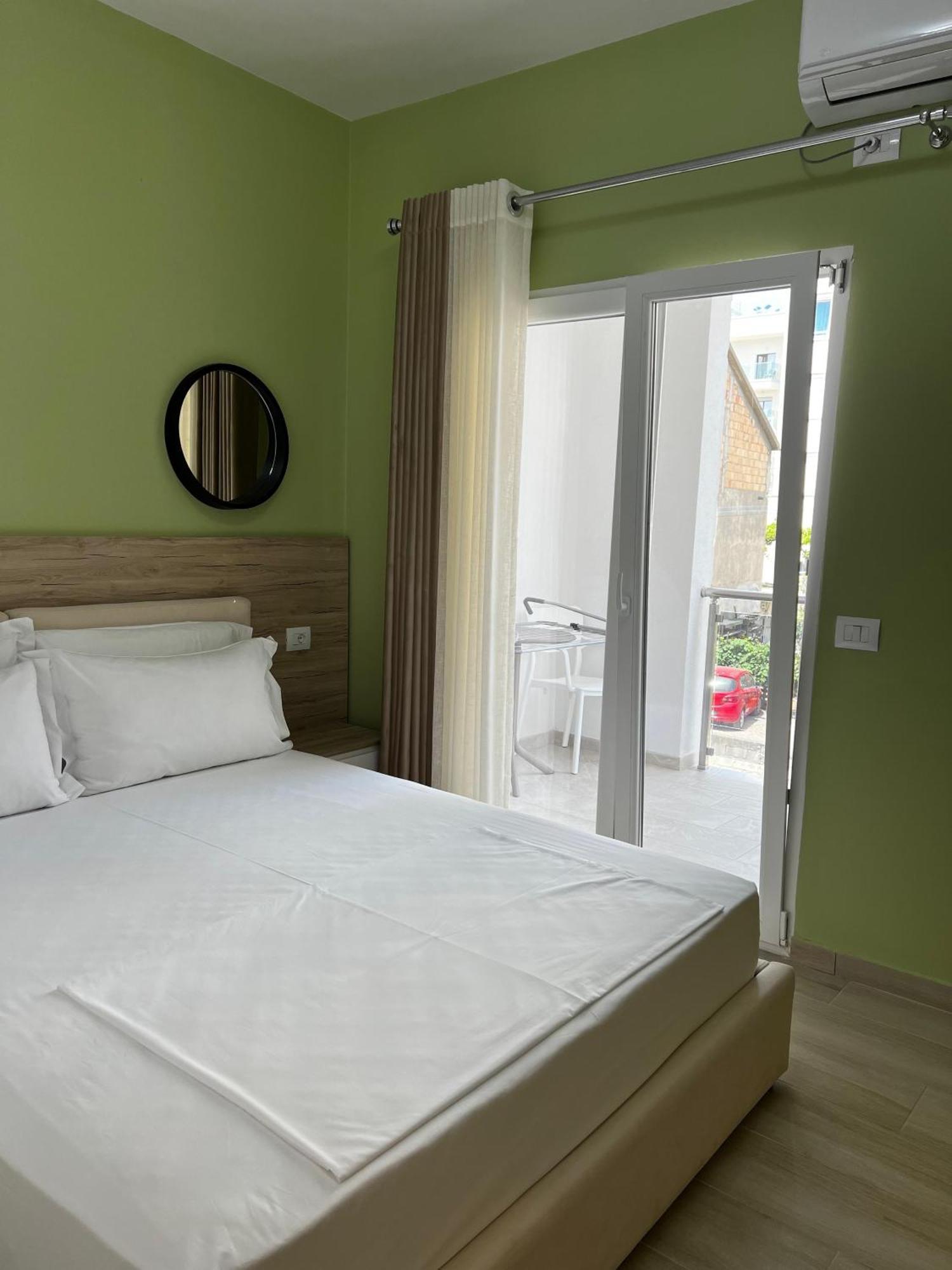 Helena Hotel Shëngjin Kültér fotó