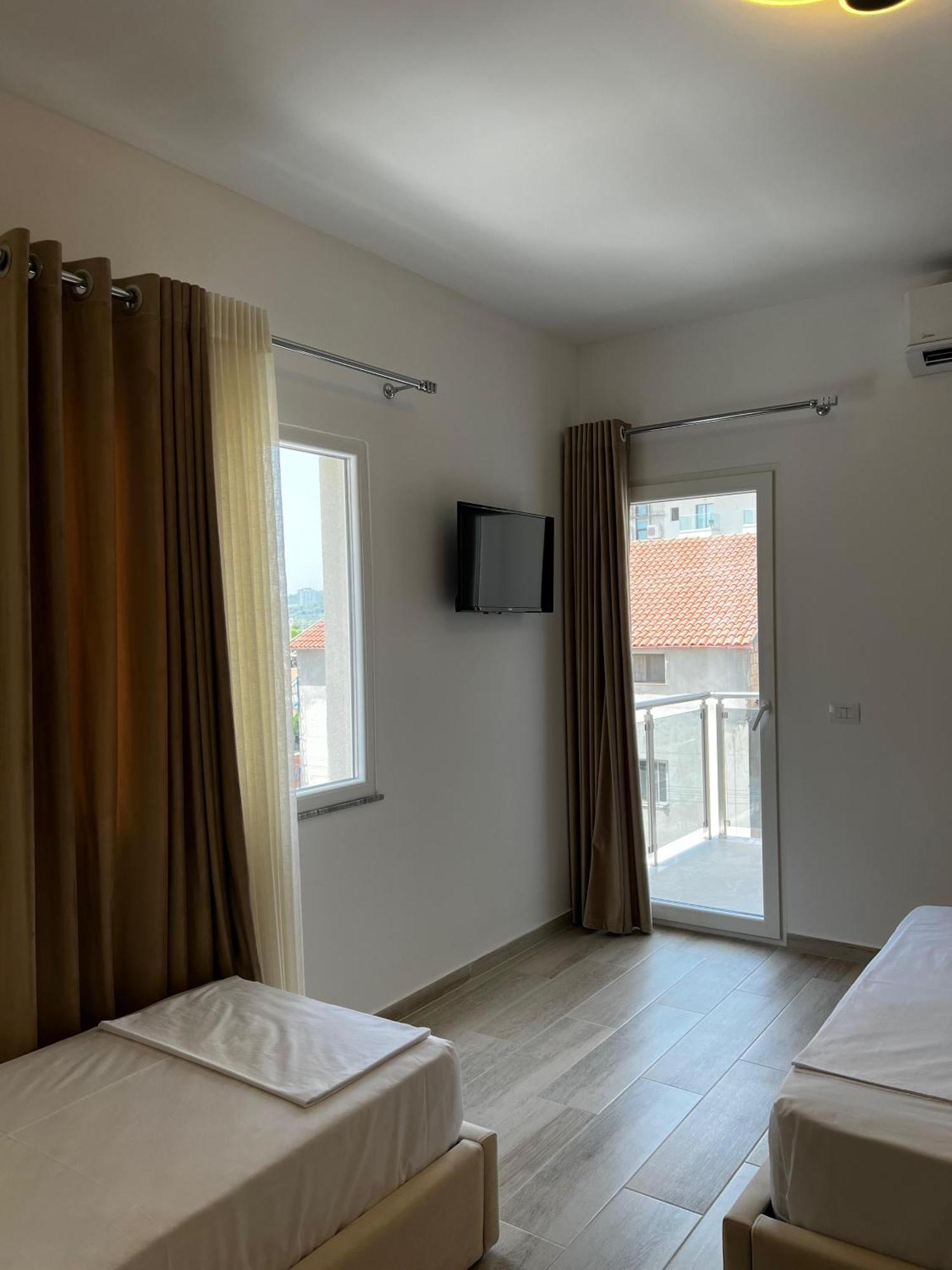 Helena Hotel Shëngjin Kültér fotó
