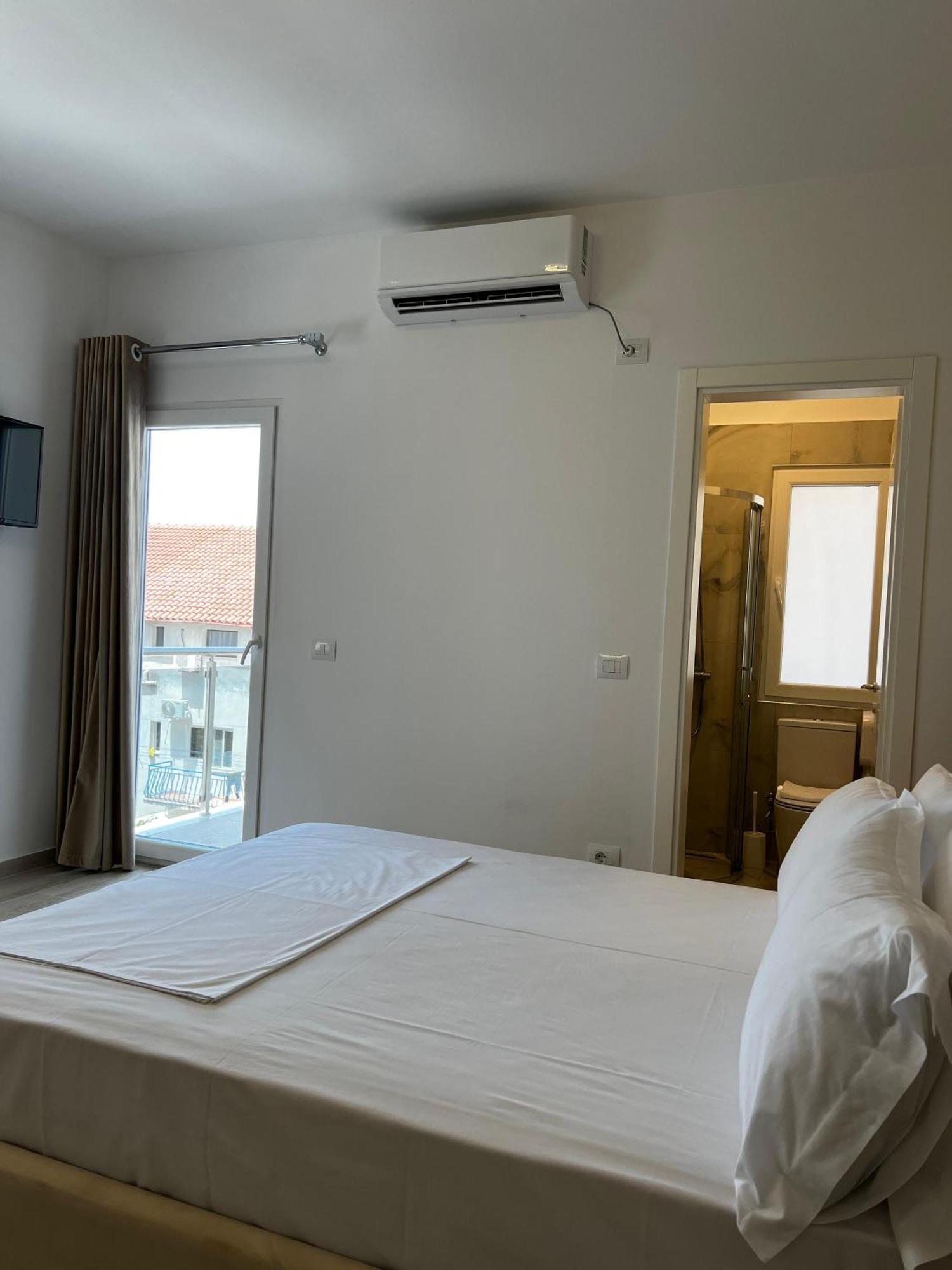 Helena Hotel Shëngjin Kültér fotó